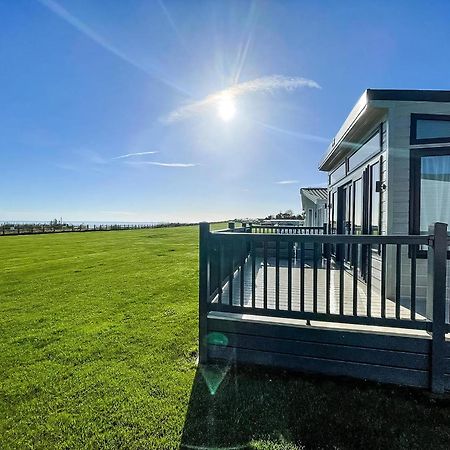 Stunning Caravan With Full Sea Views At Broadland Sands In Suffolk Ref 20236Bs Hopton on Sea Exteriör bild