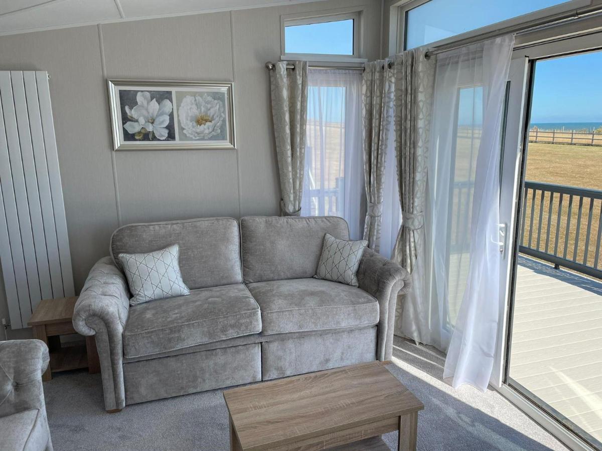 Stunning Caravan With Full Sea Views At Broadland Sands In Suffolk Ref 20236Bs Hopton on Sea Exteriör bild
