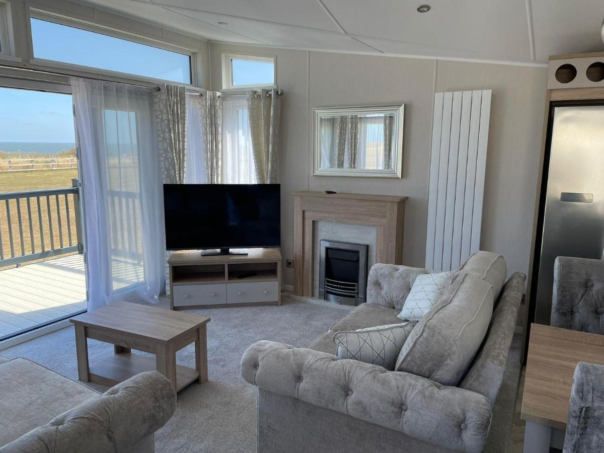 Stunning Caravan With Full Sea Views At Broadland Sands In Suffolk Ref 20236Bs Hopton on Sea Exteriör bild
