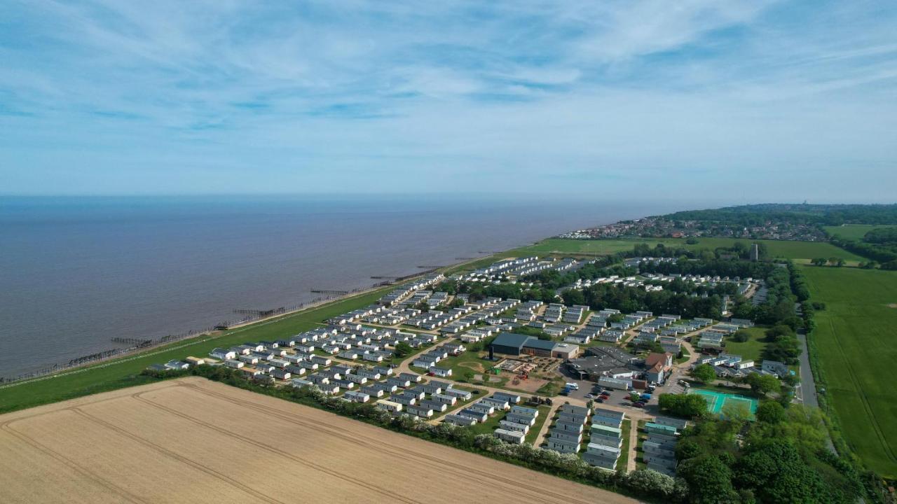 Stunning Caravan With Full Sea Views At Broadland Sands In Suffolk Ref 20236Bs Hopton on Sea Exteriör bild