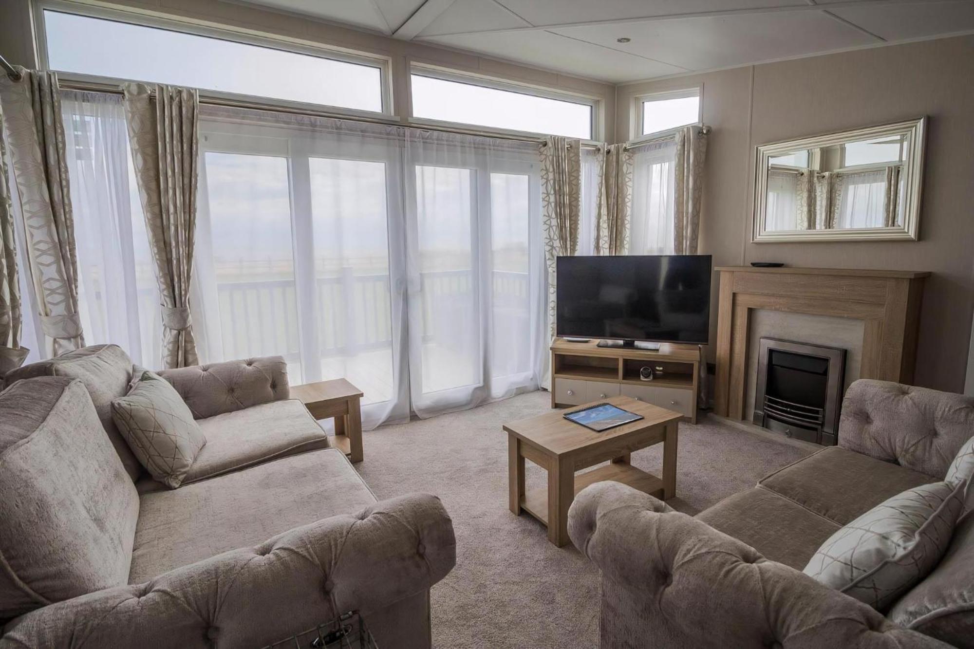Stunning Caravan With Full Sea Views At Broadland Sands In Suffolk Ref 20236Bs Hopton on Sea Exteriör bild