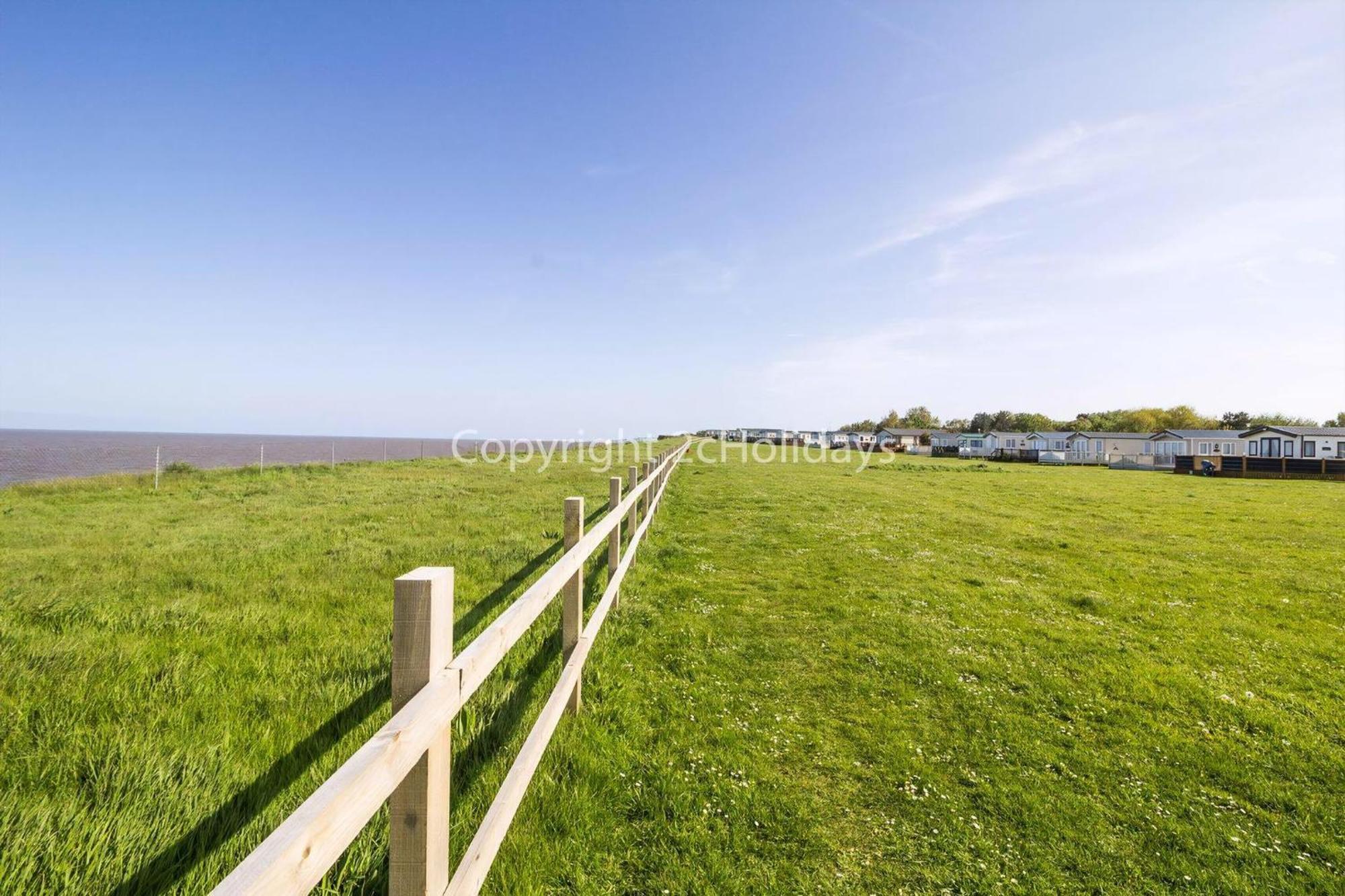 Stunning Caravan With Full Sea Views At Broadland Sands In Suffolk Ref 20236Bs Hopton on Sea Exteriör bild