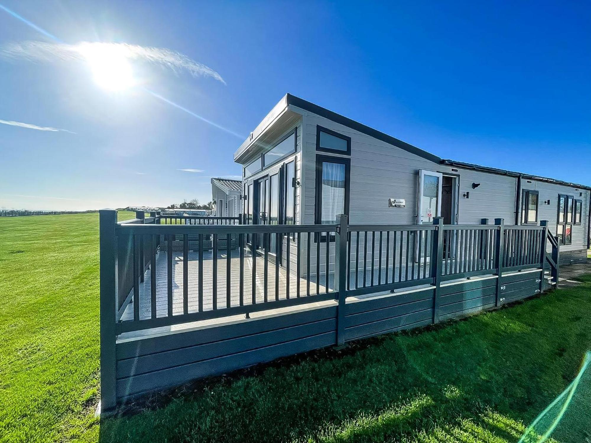 Stunning Caravan With Full Sea Views At Broadland Sands In Suffolk Ref 20236Bs Hopton on Sea Exteriör bild